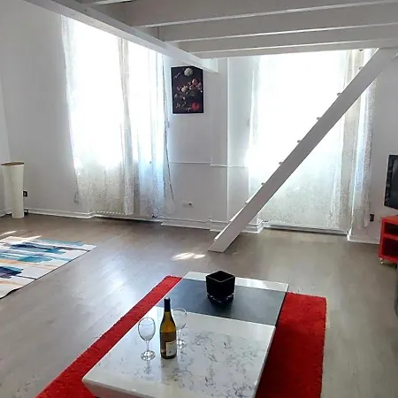 Centre Apartment *